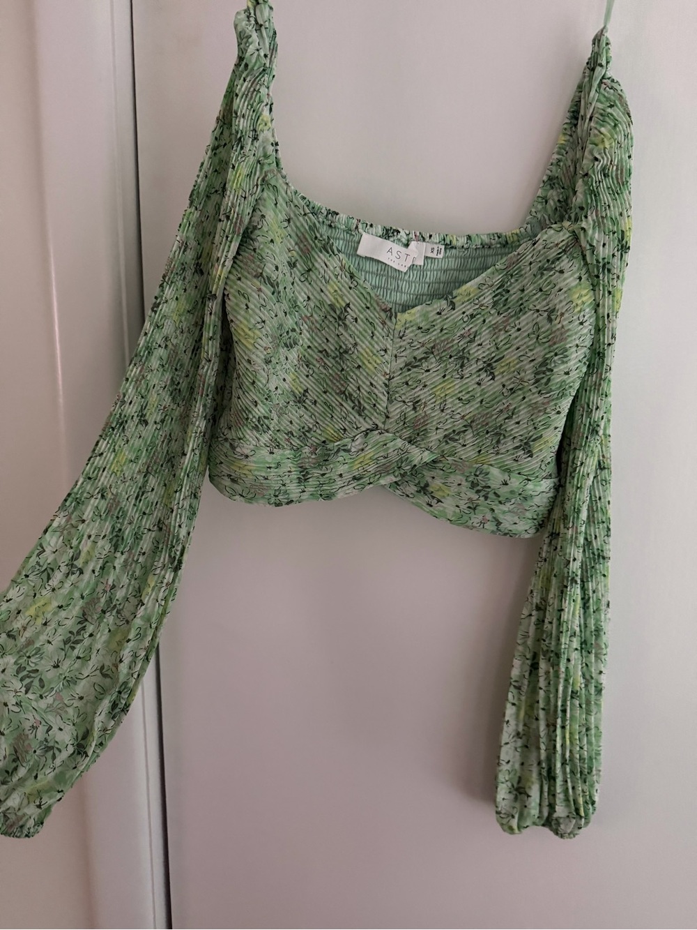 Astr Light Green Floral Pleated Twist-Front Crop Top